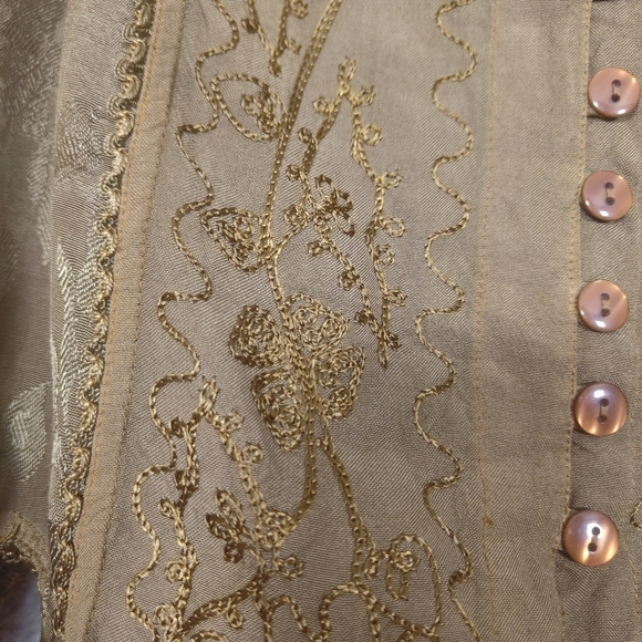 more by Lata Blouse Women Small Kakhy Floral Embroidered Button Romantic Edge Em - Picture 5 of 14